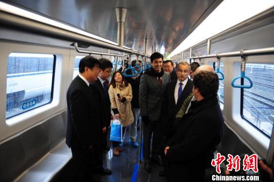 中國制造巴西“奧運地鐵車”長春下線