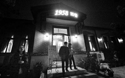 人大校內開俄式餐廳2人一餐吃掉半月夥食費