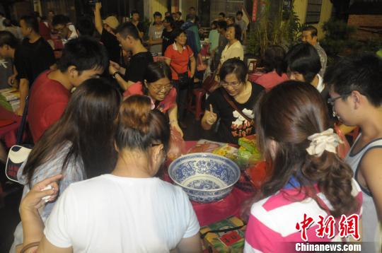 兩岸中秋博餅臺南出狀元將進軍廈門爭奪總冠軍