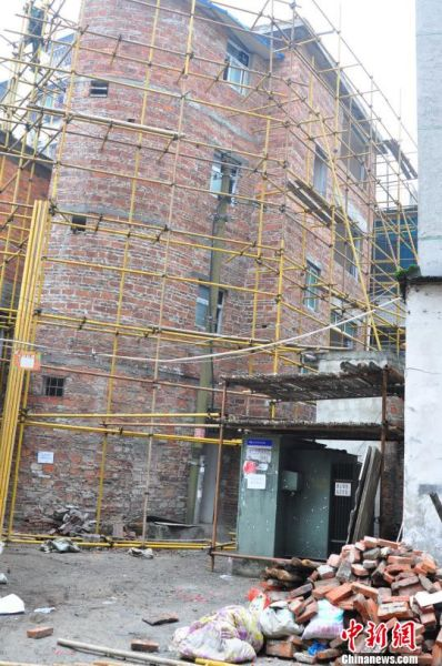 廣西地陷歪樓開始拆遷 傾斜偏差達55厘米