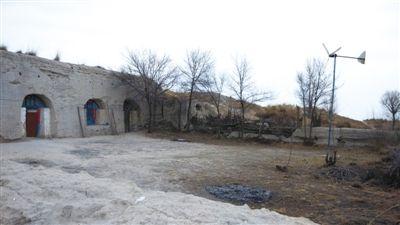 3月11日,紅墩界鎮的民居。2007年,西安地調中心在紅墩界鎮、海則灘鄉、黃蒿界鄉發現700平方公里的煤田。攝影 王健