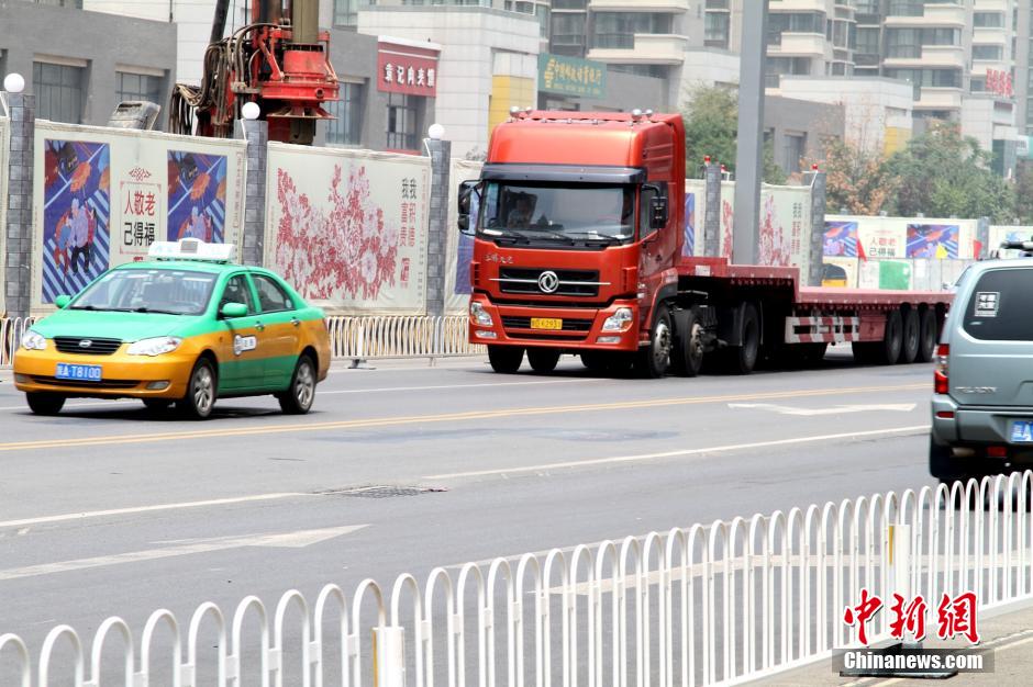 西安“搞暈”駕駛員交通標線已被涂抹