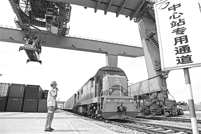 重慶：口岸與產業互動共進