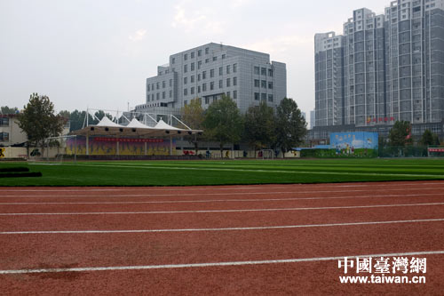 小學二十年終盼來一塊體育場 菏澤市民生建設加速跑