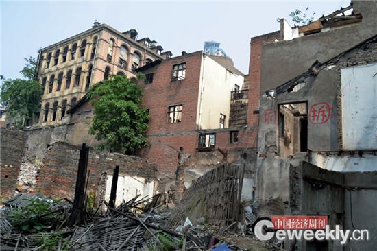p57-2 重慶市渝中區厚慈街即將被拆除的棚戶區建築 《中國經濟周刊》記者 夏一仁 攝