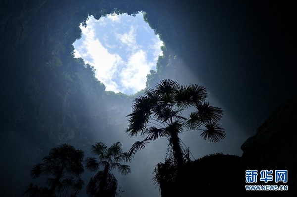 湖北現神秘天坑：深290米面積百畝 網友：再臨桃花源