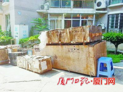 雜物霸佔閒置電梯井 新買電梯近一年無法安裝 雜物霸佔閒置電梯井 新買電梯近一年無法安裝