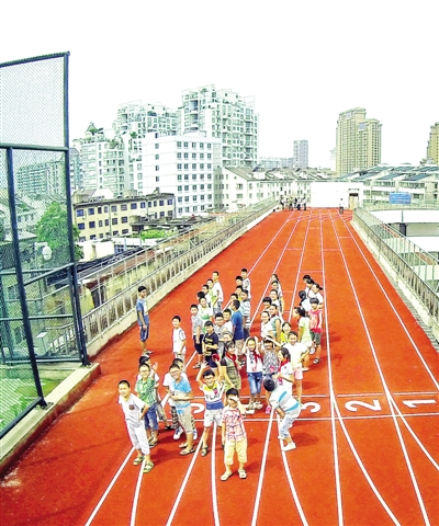 “螺螄殼里做道場”——擁擠城市里的校園向屋頂要空間[圖]