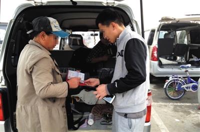 網傳面包車牌“藍變黃”不實