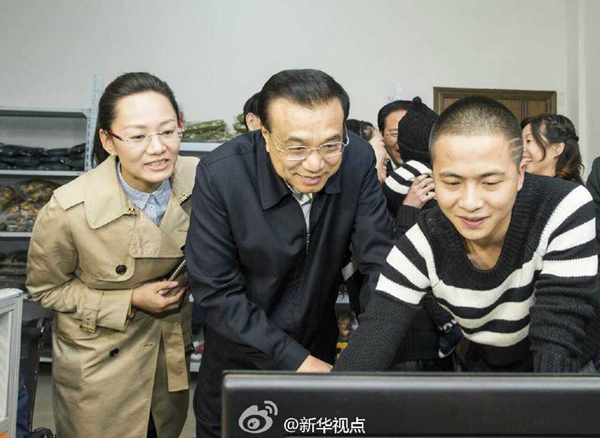 李克強：小家夥真是個專業小模特！