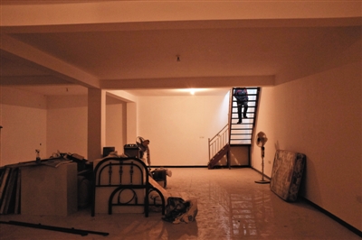 西城區大石虎胡同一處四合院內，挖出的地下室已經成型。