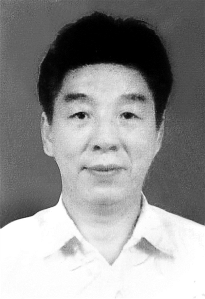 因私挖地下室引發塌陷事件的德內大街93號院業主李寶俊，昨日上午向徐州市泉山區人大常委會遞交了辭職報告。昨日下午，徐州市泉山區人大常委會做出關于接受李寶俊辭去徐州市第十五屆人大代表職務請求的決定。