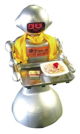 “對不起，您擋著我的路了，我很忙的，請讓一下！”1日中午11時許，在鎮江九里街附近的一家火鍋店內，一名身高僅1.2米的機器人，很萌地端著一盤鵝腸和調料給客人上菜。火鍋店用機器人服務員？這看似新鮮，背後卻是無奈。原來這家連鎖火鍋店擴張得很快，卻正好碰上年底用工荒，不停招人就是招不到，于是索性購買了個機器人服務員來緩解。