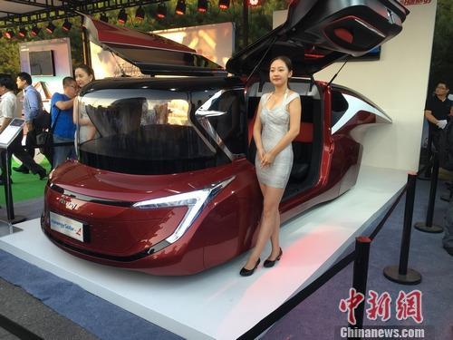 漢能發布的Solar係列全太陽能動力汽車的Hanergy Solar L。 程春雨 攝