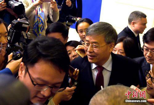 3月2日，國務院新聞辦公室在北京舉行新聞發布會，中國銀行業監督管理委員會主席郭樹清介紹銀行業支持供給側結構性改革有關情況，並答記者問。中新社記者 張勤 攝