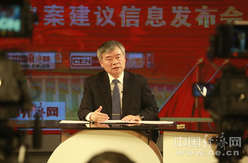 3月2日，全國人大代表、清華大學政治經濟學研究中心主任、教授、博士生導師蔡繼明兩會議案建議信息發布會在中國經濟網演播廳舉行。中國經濟網記者 王岩 攝