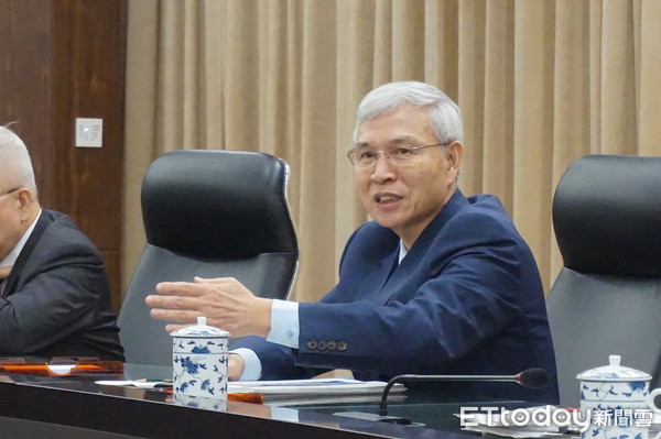 臺灣“央行”總裁楊金龍：2019臺灣經濟成長趨緩