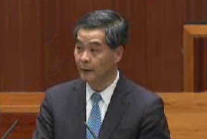 梁振英在作報告 梁振英在作報告