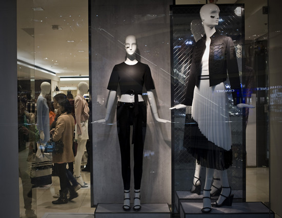 香港5月珠寶鐘表銷售跌幅近15%消費者“愈買愈平”