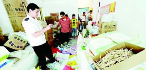 54萬雙方便筷廁所內清洗 流向街邊小餐館 54萬雙方便筷廁所內清洗 流向街邊小餐館