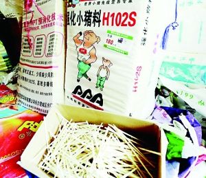 54萬雙方便筷廁所內清洗 流向街邊小餐館 54萬雙方便筷廁所內清洗 流向街邊小餐館