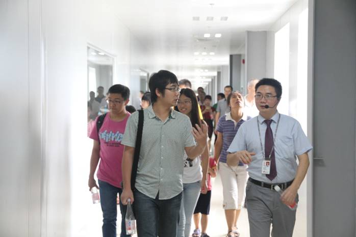 18名見證者代表加多寶清遠廠探秘 見證正宗涼茶V時刻 18名見證者代表加多寶清遠廠探秘 見證正宗涼茶V時刻