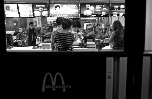 麥當勞北京門店恢復不同步 正在考察潛在供應商 麥當勞北京門店恢復不同步 正在考察潛在供應商