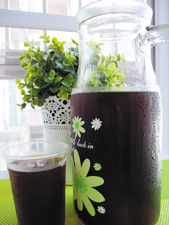 健康消暑：少喝冰鎮飲料　自制消暑涼茶（圖）