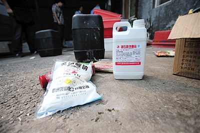 火鹼泡制“美白豬蹄”流入批發市場