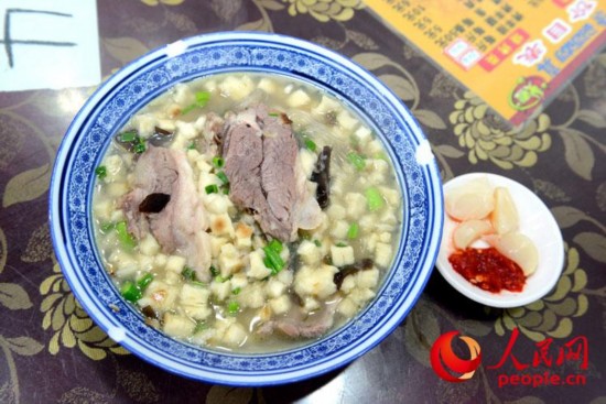 羊肉泡饃,食後回味無窮。 羊肉泡饃,食後回味無窮。