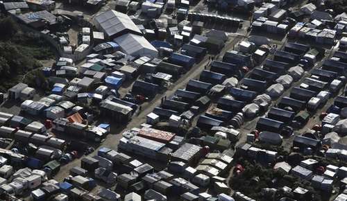 航拍法國臨時難民營 密密麻麻星羅棋布