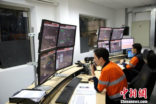 中國大工匠在哈薩克斯坦東部小鎮與世界對話