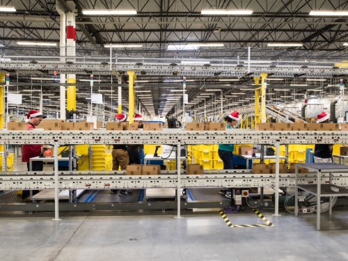 亞馬遜1.5萬機器人處理訂單:全自動 準確率99%