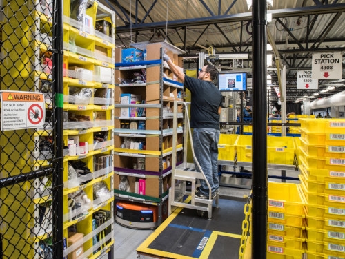 亞馬遜1.5萬機器人處理訂單:全自動 準確率99%