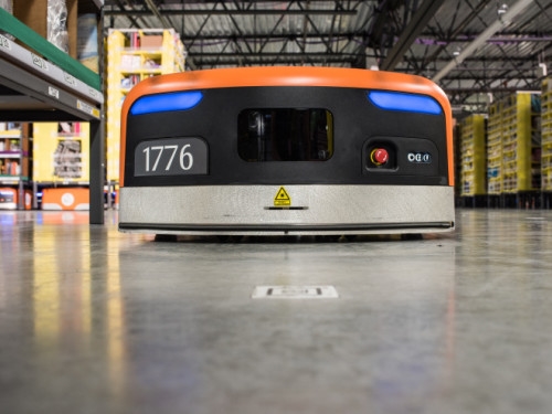 亞馬遜1.5萬機器人處理訂單:全自動 準確率99%