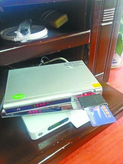 市民購“破解卡”可逃費看電視 係統升級後或失效 市民購“破解卡”可逃費看電視 係統升級後或失效