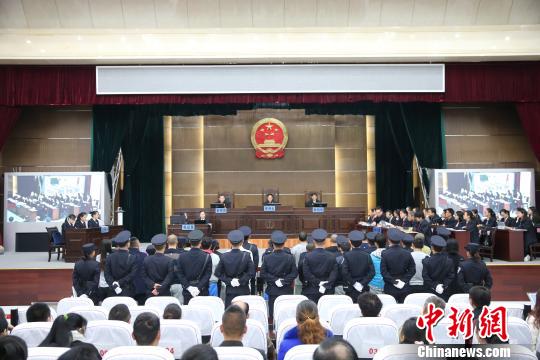 “e租寶”係列案段強等22人組織和偷越國境案開審