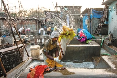 世界最大露天洗衣場：印度孟買“千人洗衣場”