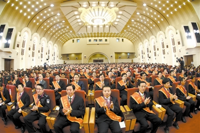 第六次全國軍轉表彰大會上，來自全國各地的模范軍隊轉業幹部相聚一堂。在這次大會上，習主席一句“我也是一名軍轉幹部”讓他們倍感親切。王建民攝