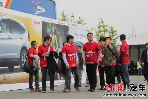 特斯拉準車主北京車展維權抗議ModelS推遲交付