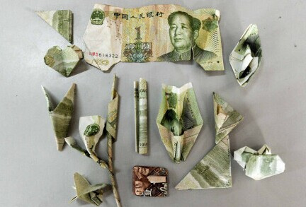 投幣箱里花樣多 奇葩“假幣”乘公交
