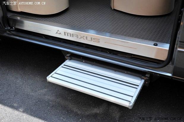 上汽大通上汽商用車上汽大通V802012款 2.5L定制版