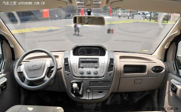 上汽大通上汽商用車上汽大通V802012款 2.5L定制版