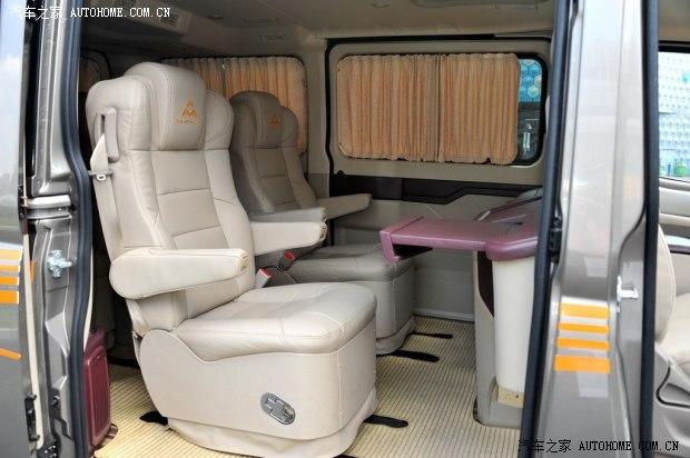 上汽大通上汽商用車上汽大通V802012款 2.5L定制版