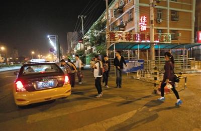 北京西站北廣場地面出租車調度站停運