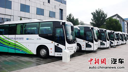 福田再出徵APEC 向APEC籌委會交付400輛車