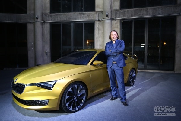 斯柯達為中國推特制四門轎跑 土豪金色