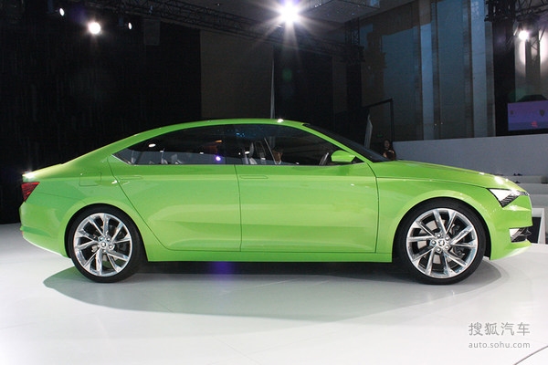 斯柯達為中國推特制四門轎跑 土豪金色