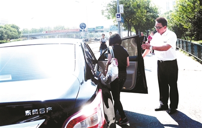 北京專車或施行政府指導價 不放開出租車數量管控