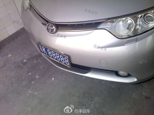 看車牌這車值百萬 近看幾萬?揚州霸氣路虎 看車牌這車值百萬 近看幾萬?揚州霸氣路虎